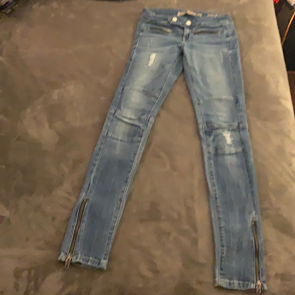Jeans guess with desing and zipers